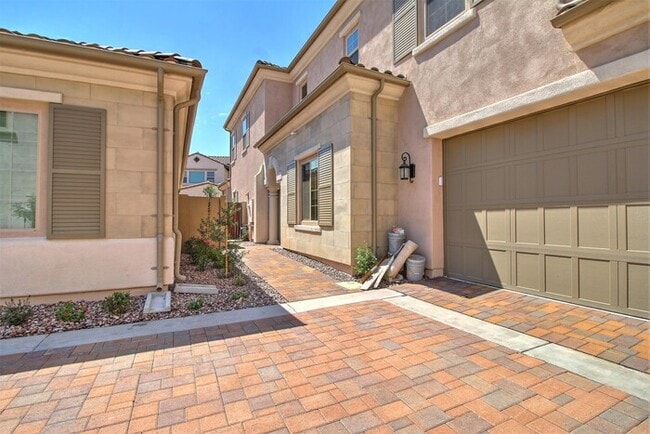Building Photo - Highly sought neighborhood, stunning home!