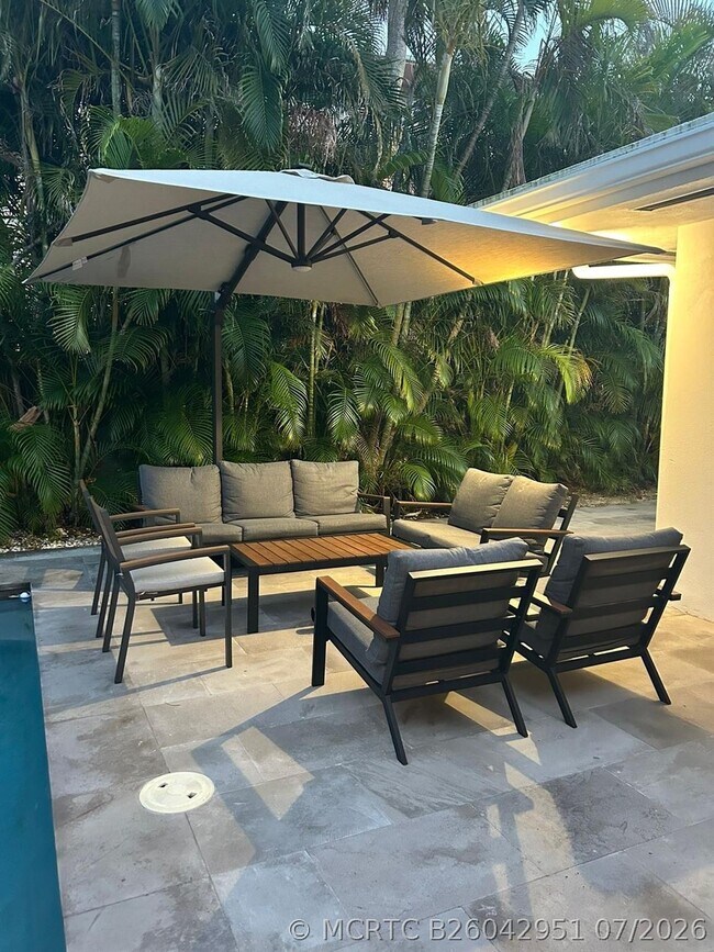 Building Photo - 2020 Coral Reef Dr