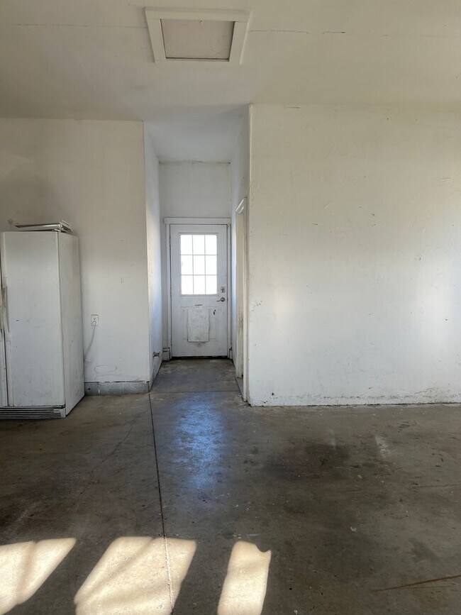 Building Photo - THIS IS A LEASE TAKEOVER - PLEASE CONTACT ...