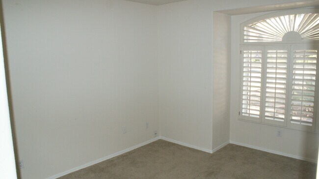 Building Photo - 871 W Horseshoe Ave