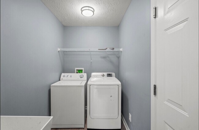 Building Photo - 11241 Sugarmill Dr