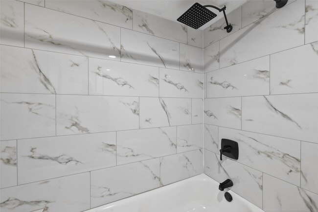 Building Photo - 2118 Webster St