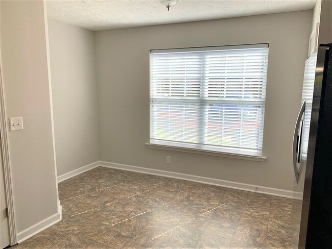 Building Photo - Two bedroom townhome for rent!