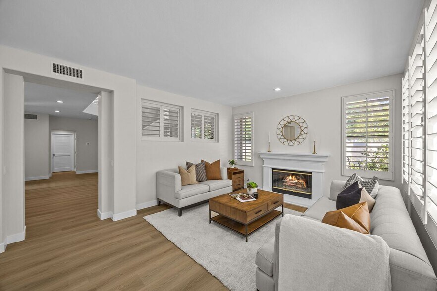 Building Photo - 12 Calais