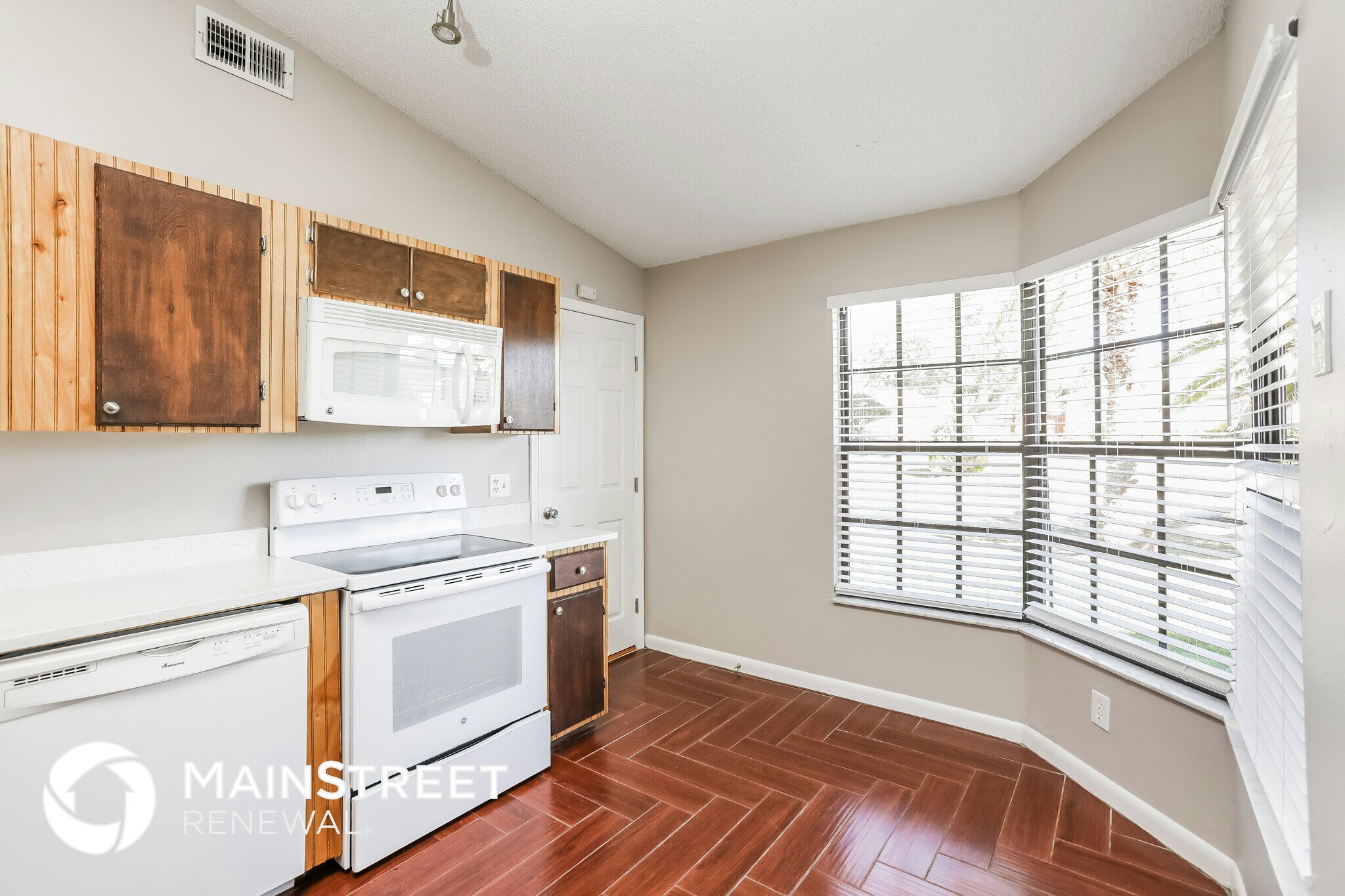 Building Photo - 1830 Hallcrest Dr