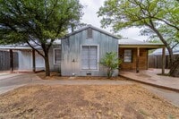 Building Photo - ADORABLE 3 bedroom!