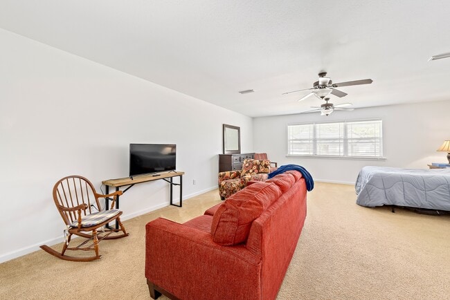 Building Photo - 304 Squirrel Hollow