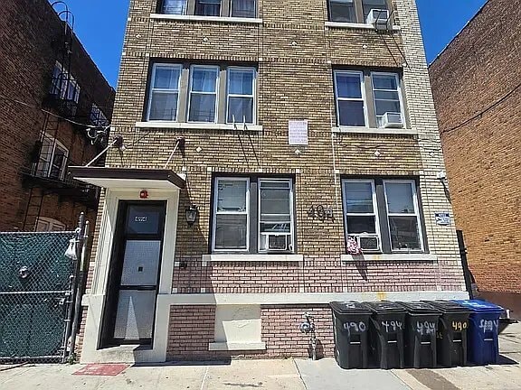 Building Photo - 494 E 23rd St