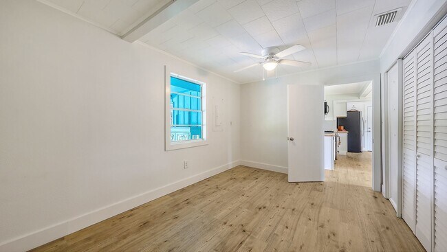 Building Photo - Completely Remodeled Home With Stunning Ri...