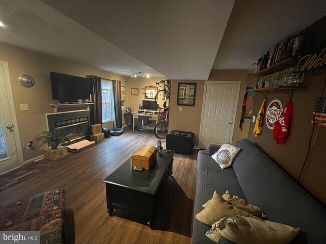 Building Photo - 43378 Livery Square