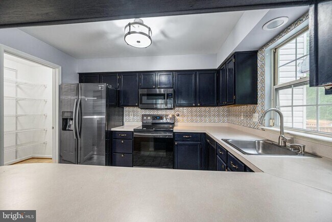 Building Photo - 616 Lions Gate Ln