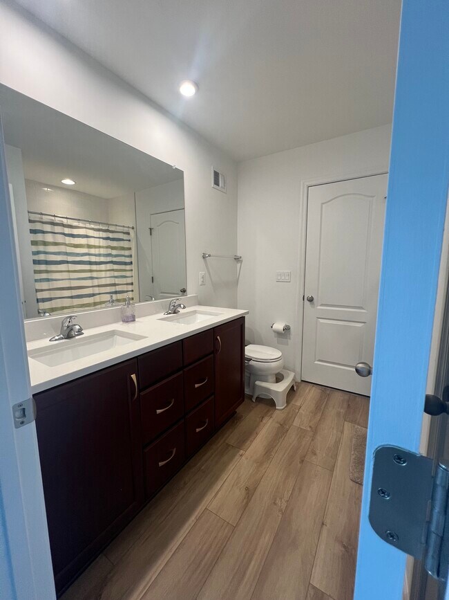 Building Photo - 230 Newbury St