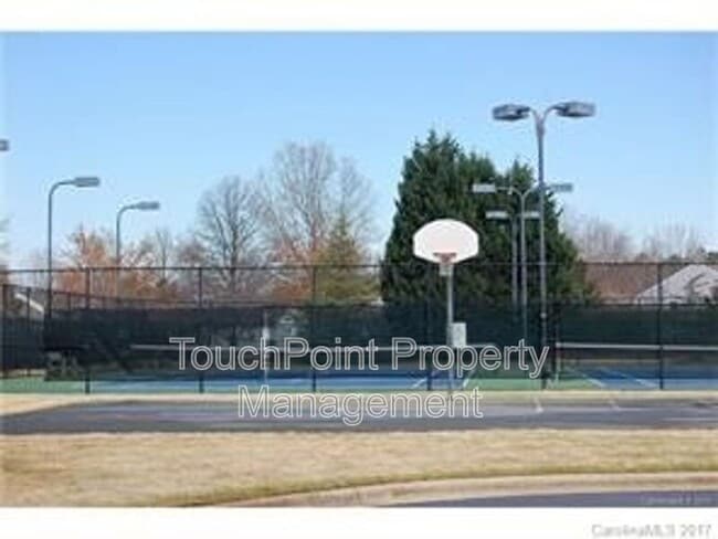 Building Photo - 3262 Mannington Dr