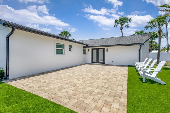 Building Photo - 204 W Whitney Dr