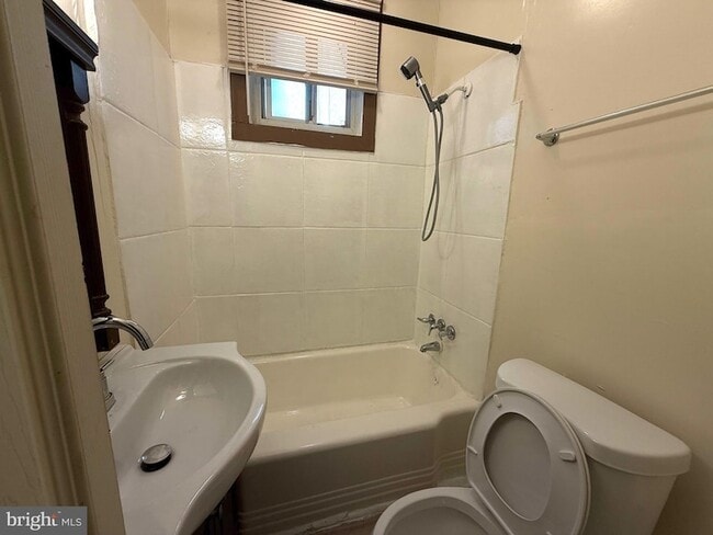 Building Photo - 2013 E Stella St