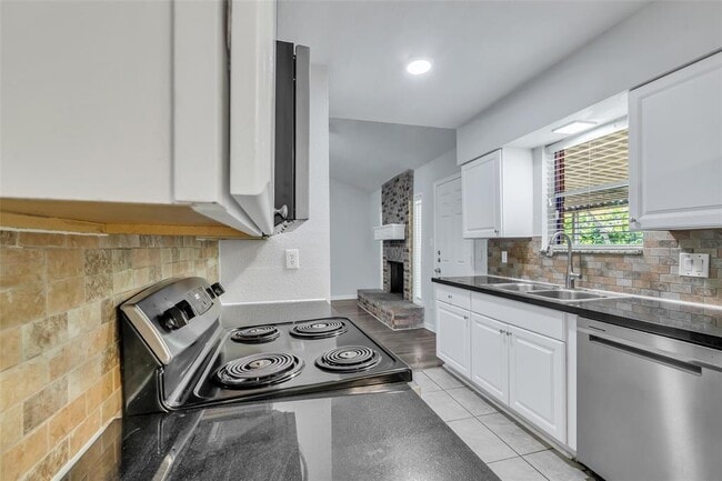 Building Photo - 12331 Flushing Meadows Dr