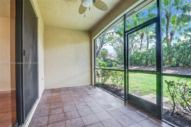Building Photo - 3844 Tree Top Dr