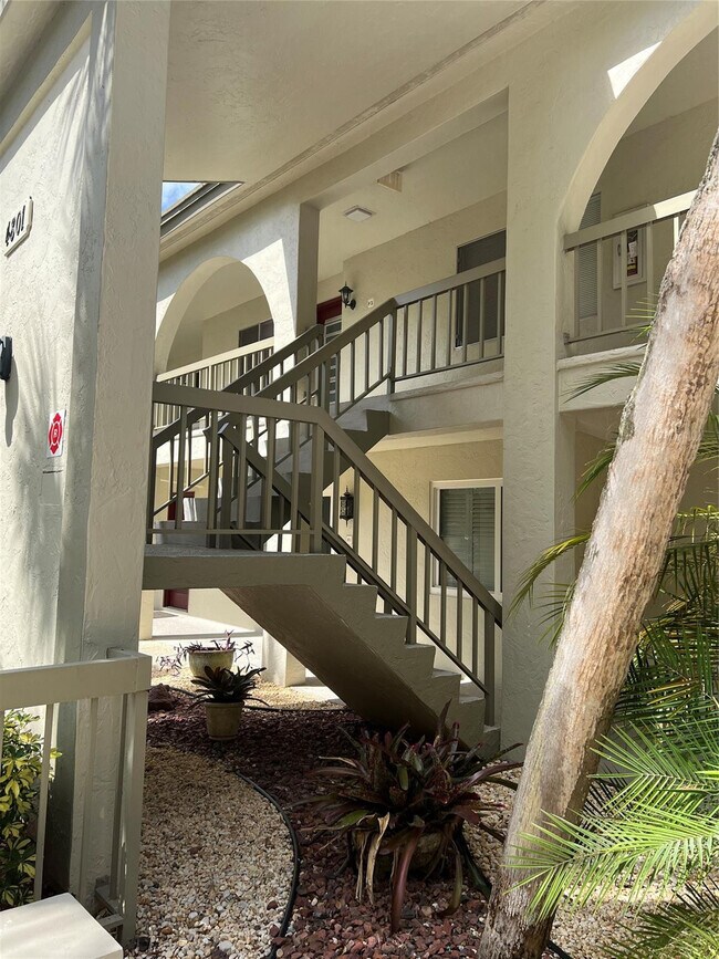 Building Photo - 4801 Martinique Pl