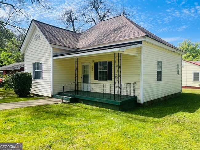 Building Photo - 900 Park Ave