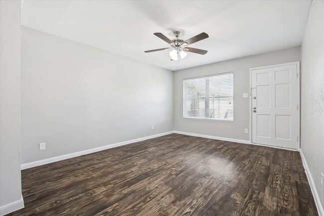 Building Photo - 3800 Sherwood Ln