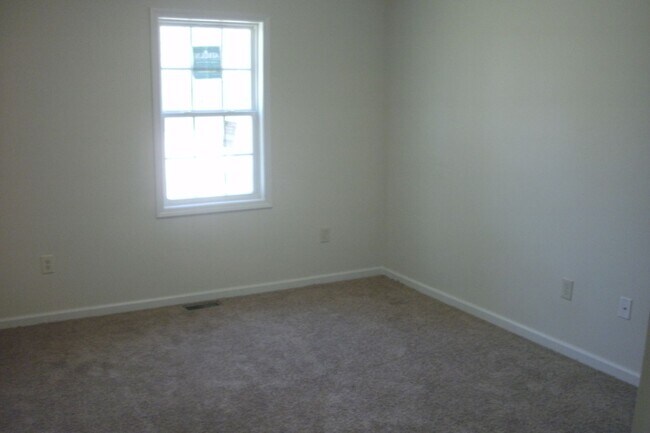 Building Photo - 5808 Red Oak Rd