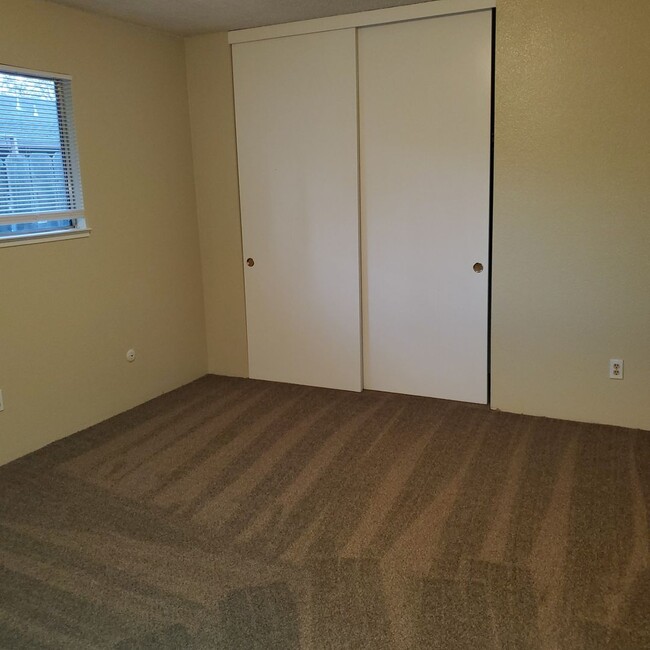 Building Photo - Modesto 2 Bedroom 2 Bath with Garage