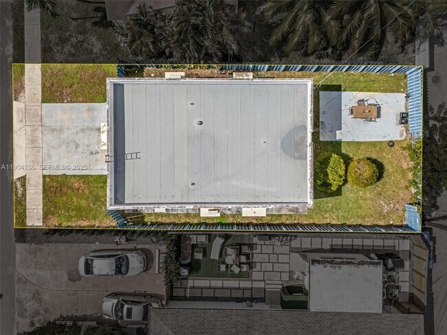 Building Photo - 1639 Hayes St