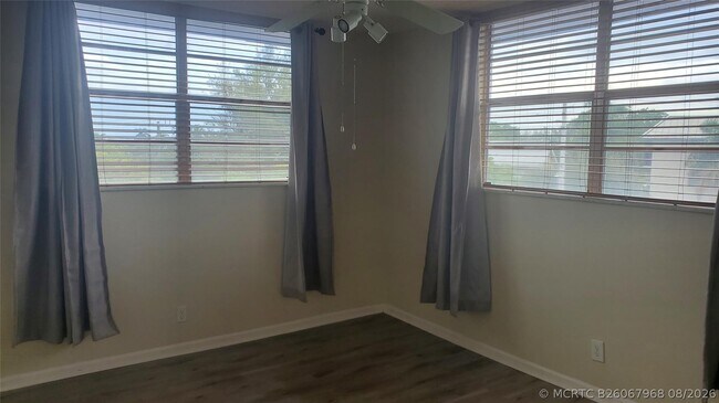 Building Photo - 3910 Crystal Lake Dr