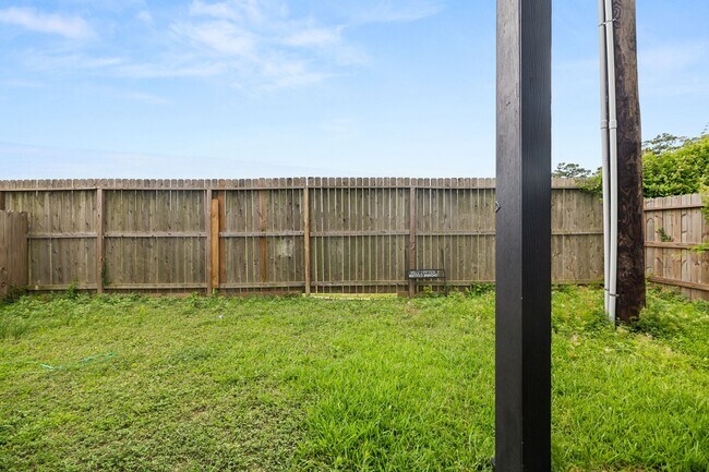 Building Photo - 8534 Woodlyn Rd