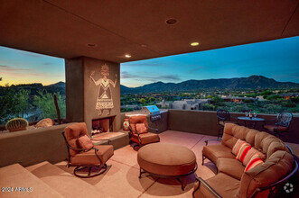 Building Photo - 9898 E Graythorn Dr