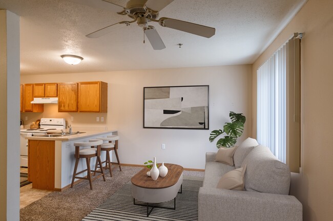 Grand Forks, ND Creekside Apartments | Living - Creekside