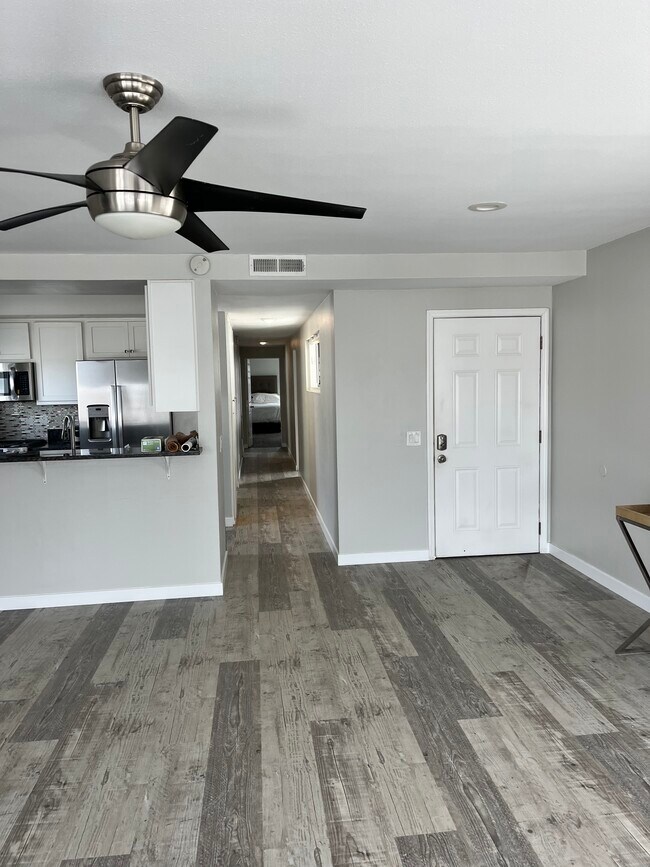 Building Photo - 208 30th St