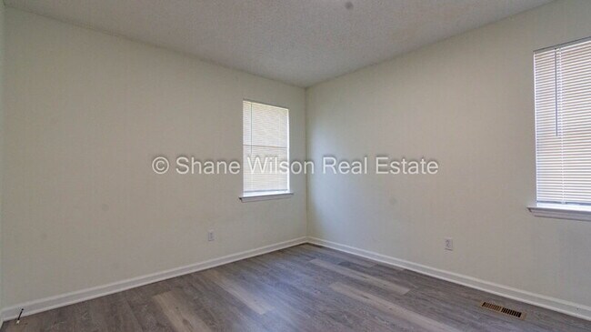 Building Photo - 408 N Hickory St