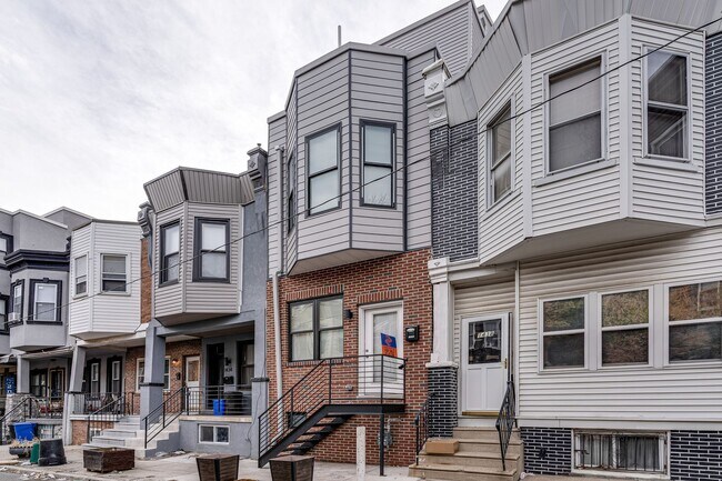 Building Photo - Brand New Luxury Home Brewerytown