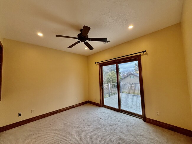 Building Photo - 6819 S Greenfield Way