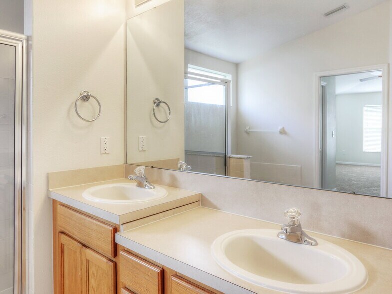 Building Photo - 24622 Volterra Ct
