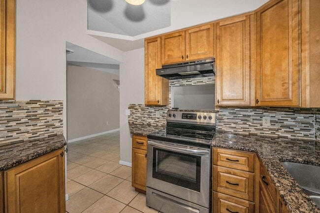 Building Photo - Beautiful executive Townhome