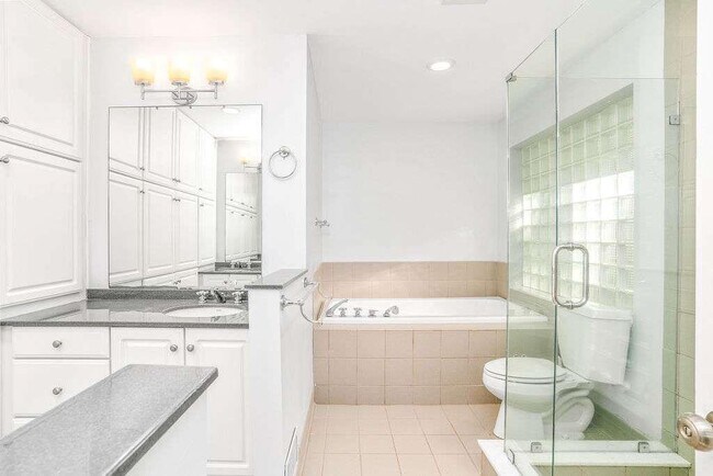 Building Photo - 3911 Ivy Rd NE