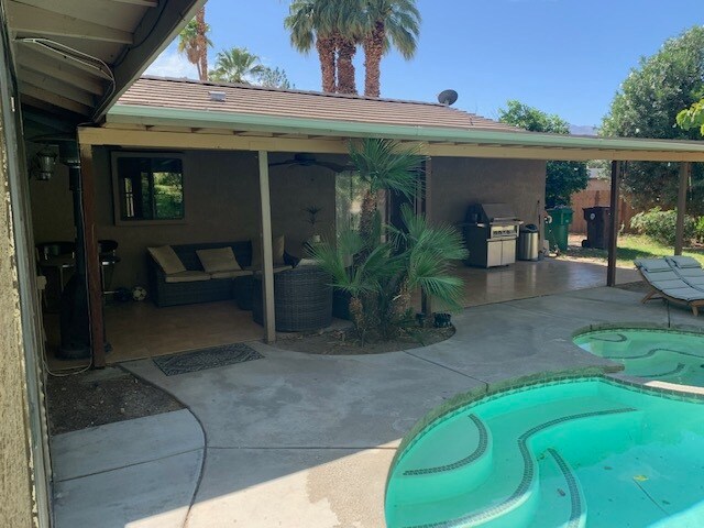 Building Photo - 43550 Carmel Cir