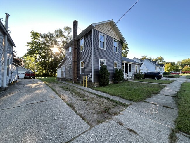 Building Photo - 940 Pleasant St