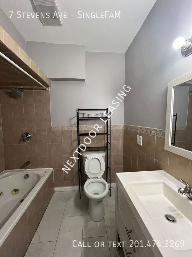 Building Photo - 7 Stevens Ave