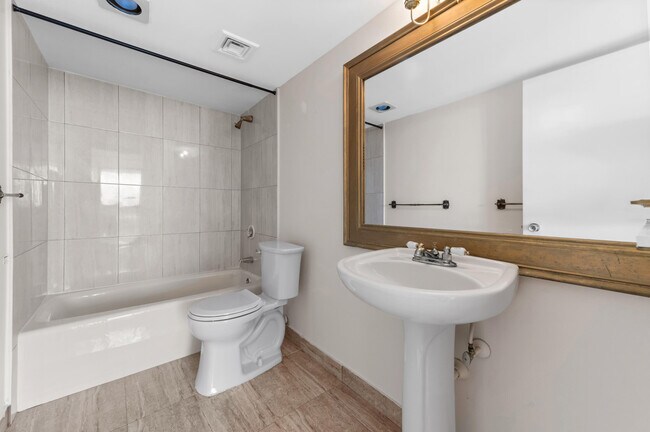 Building Photo - 2400 Presidential Way