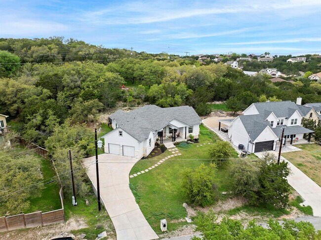 Building Photo - 706 Stow Dr