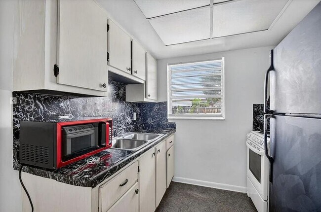 Building Photo - 1406 Barton Rd