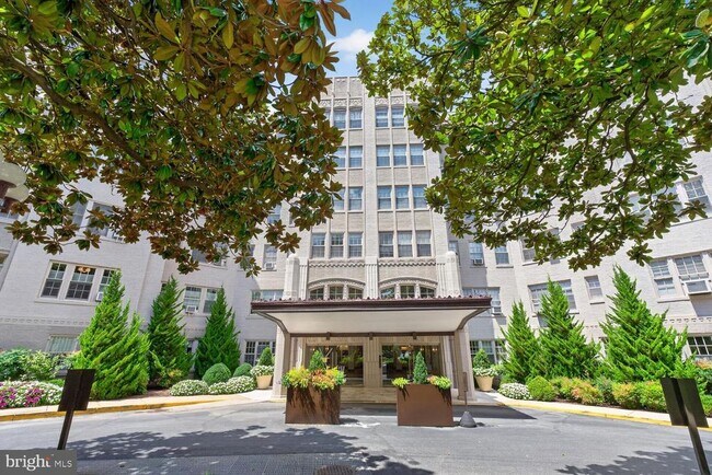 Building Photo - 2737 Devonshire Pl NW