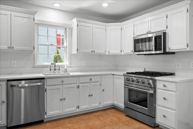 Building Photo - Lakeside Drive HOA