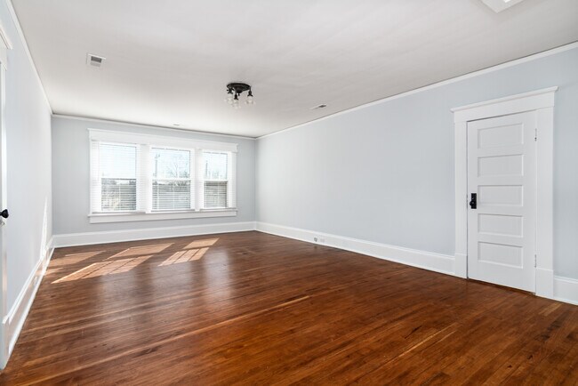 Building Photo - 1002 S Fulton St