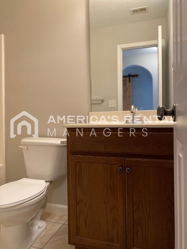 Building Photo - Townhome for Rent in Bessemer!  View with 48 Hours Notice!
