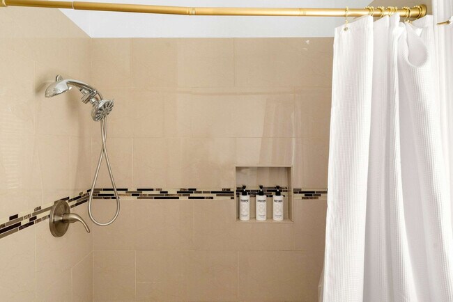 Building Photo - 6235 E Thunderbird Rd