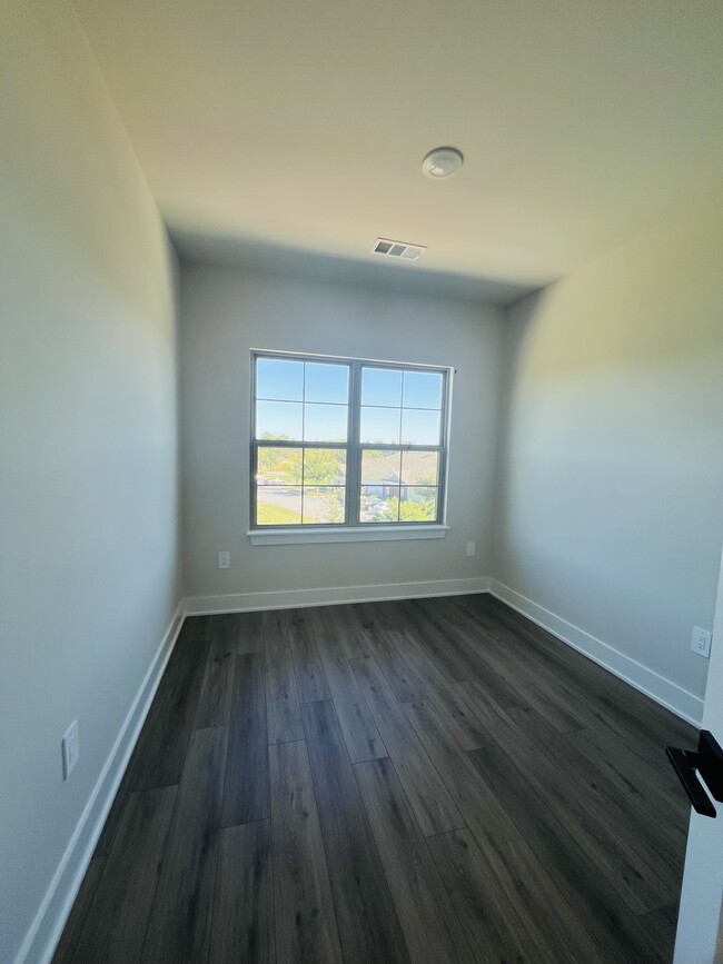 Building Photo - 2615 Wilkinson Pike